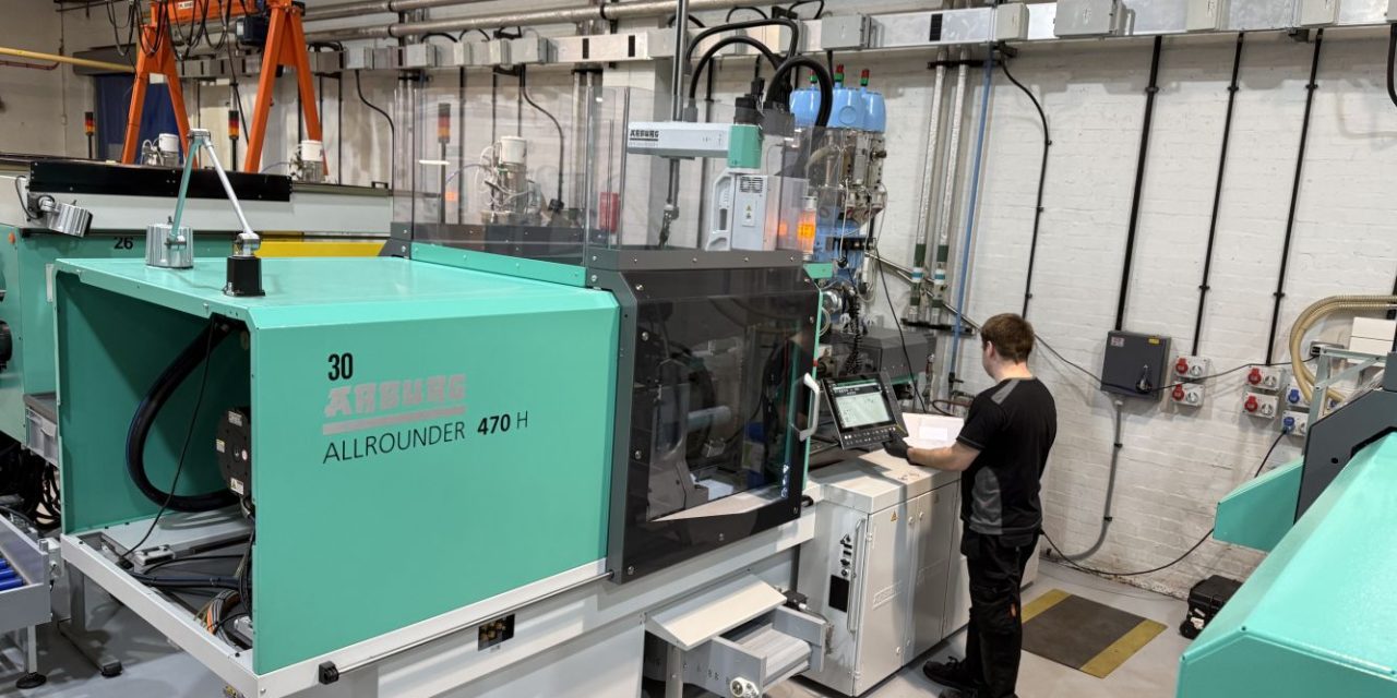 Measom Freer keep machines running with expert ARBURG maintenance