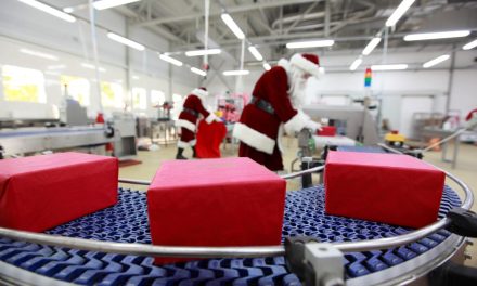 North Pole uses Beckhoff’s flexible linear transport systems to guarantee on-time present delivery