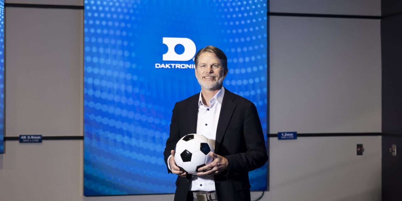 World Cup fever on a grand scale: TRUMPF and Daktronics show who will be the world champion
