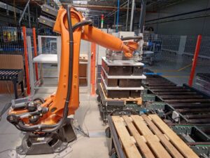 EUA1571 Palletizing robots can prevent employees accidents and repetitive strain injuries