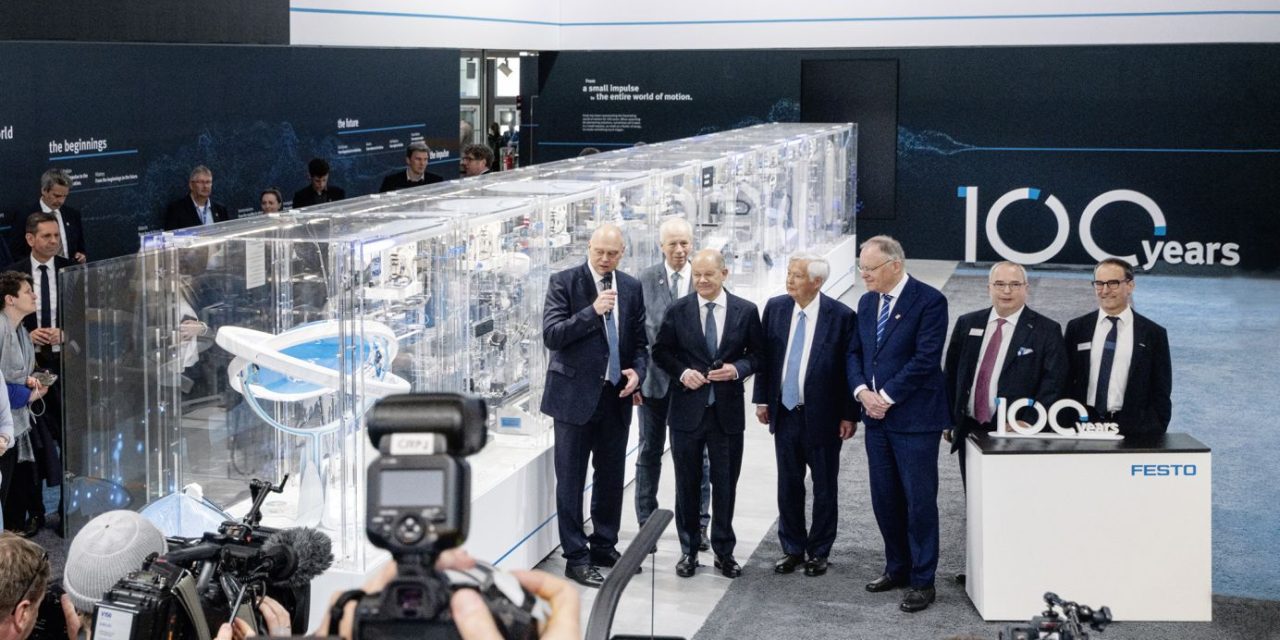 “Incredible Machine” Inspires German Chancellor