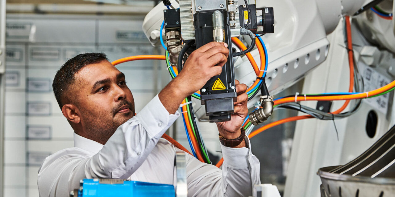 MTC and HowToRobot join forces to help British manufacturers find robot solutions