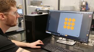 REC688 Mott corp technician using AM software