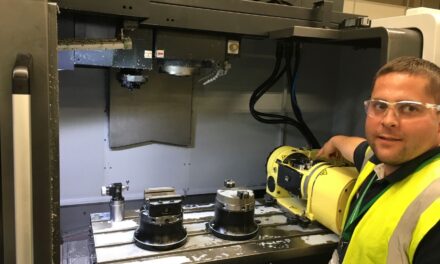 Top up degree programme reaches major milestone: Siemens and Salford University’s training solution upskills over 100 engineers