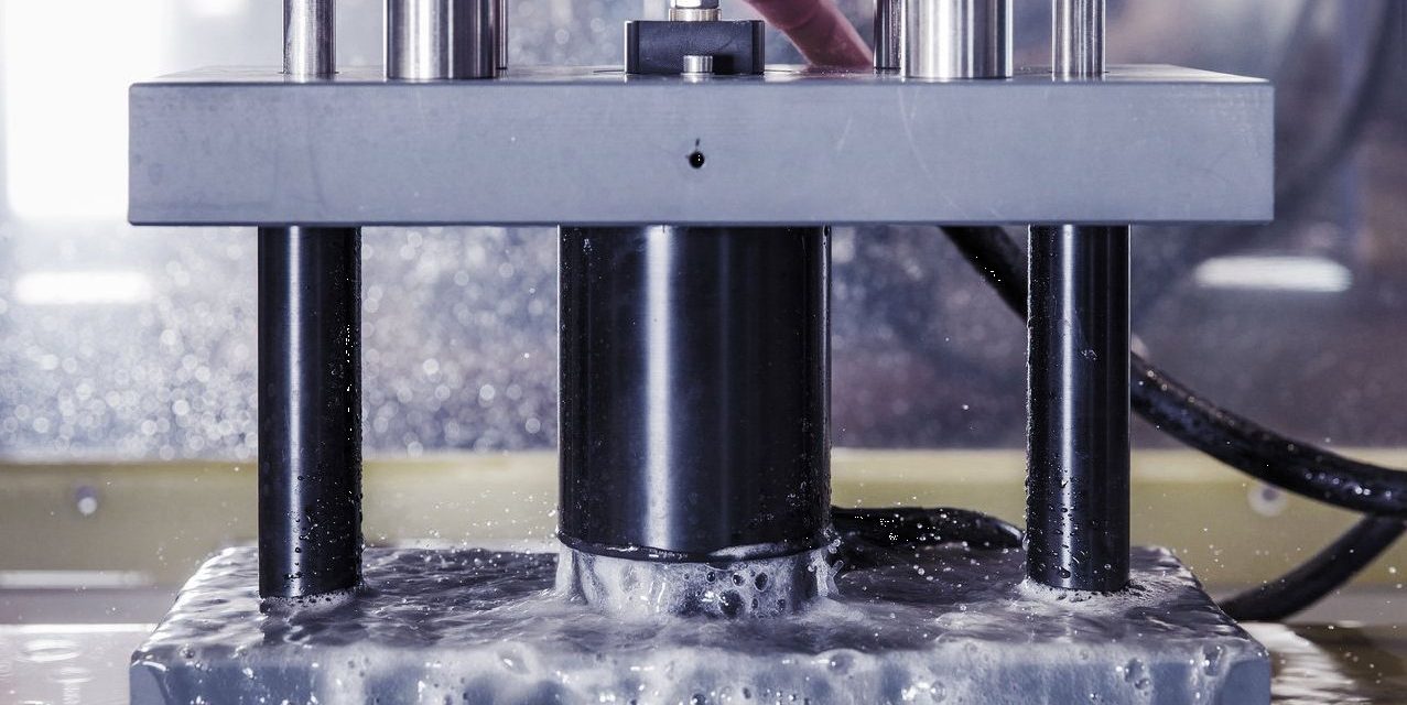 Inline cleaning after ECM deburring