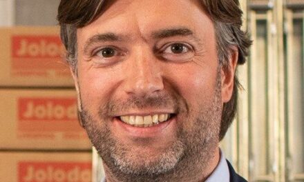 Integrating sustainability into warehouse processes and technologies