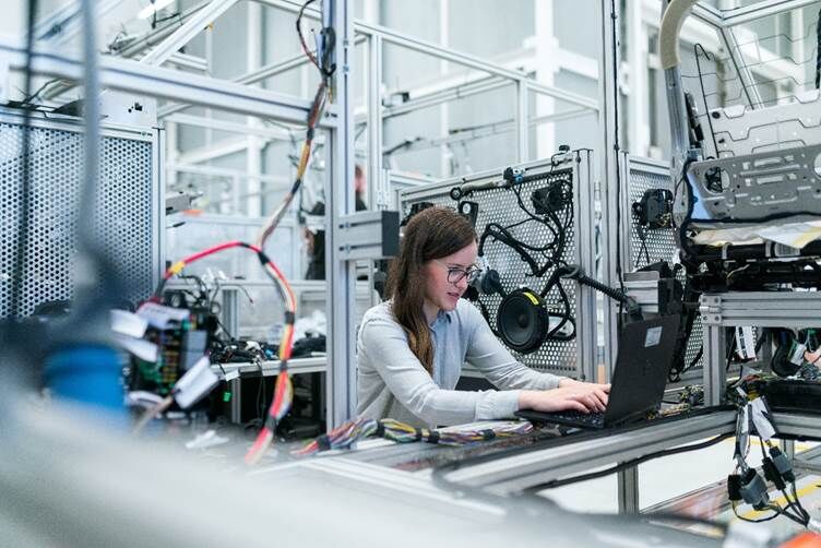 UK urged to relaunch industrial strategy and stop ‘flip flopping’