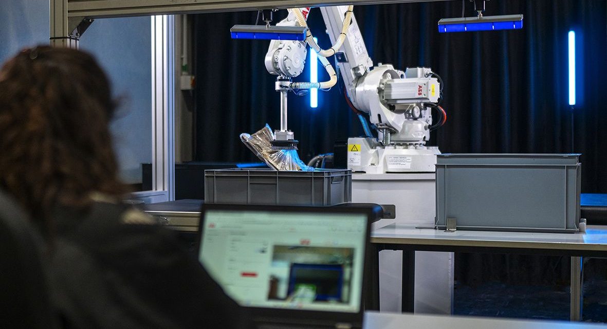 ABB and LandingAI unleash the power of generative AI for robotic vision